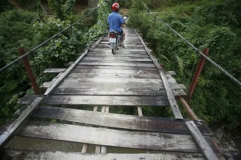 Vì sao ngón tay nhăn nheo khi ngâm nước?