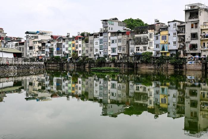 Vì sao quạt điện rất nhanh bám bụi?